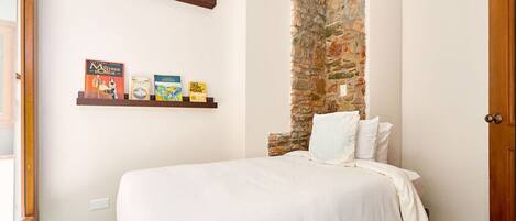 1 غرفة نوم ومكواة/لوح كي وواي فاي مجانًا وملاءات أسرّة