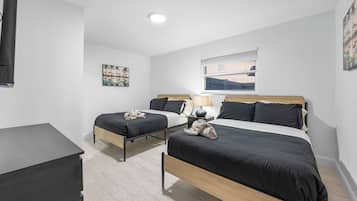 House, 2 Bedrooms, Non Smoking, Balcony | Iron/ironing board, free WiFi