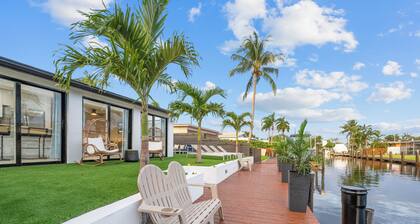 Tropical Waterfront Oasis with Hot Tub Jacuzzi