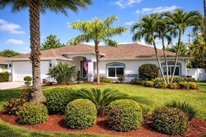 Exterior - Luxury Villa Gabriele Heated Pool Family Friendly Prime Location (Cape Coral)