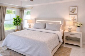 3 bedrooms, iron/ironing board, free WiFi - Luxury Villa Gabriele Heated Pool Family Friendly Prime Location (Cape Coral)