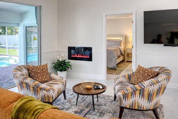 TV, fireplace
