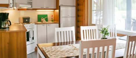 Réfrigérateur, four à micro-ondes, lave-vaisselle