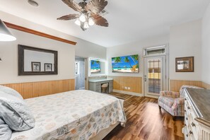 3 bedrooms, free WiFi, bed sheets - Pet Friendly, Close to the Beach, Golf Cart Access (Port Aransas)