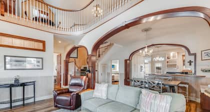 Pet Friendly, Close to the Beach, Golf Cart Access