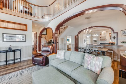 Pet Friendly, Close to the Beach, Golf Cart Access