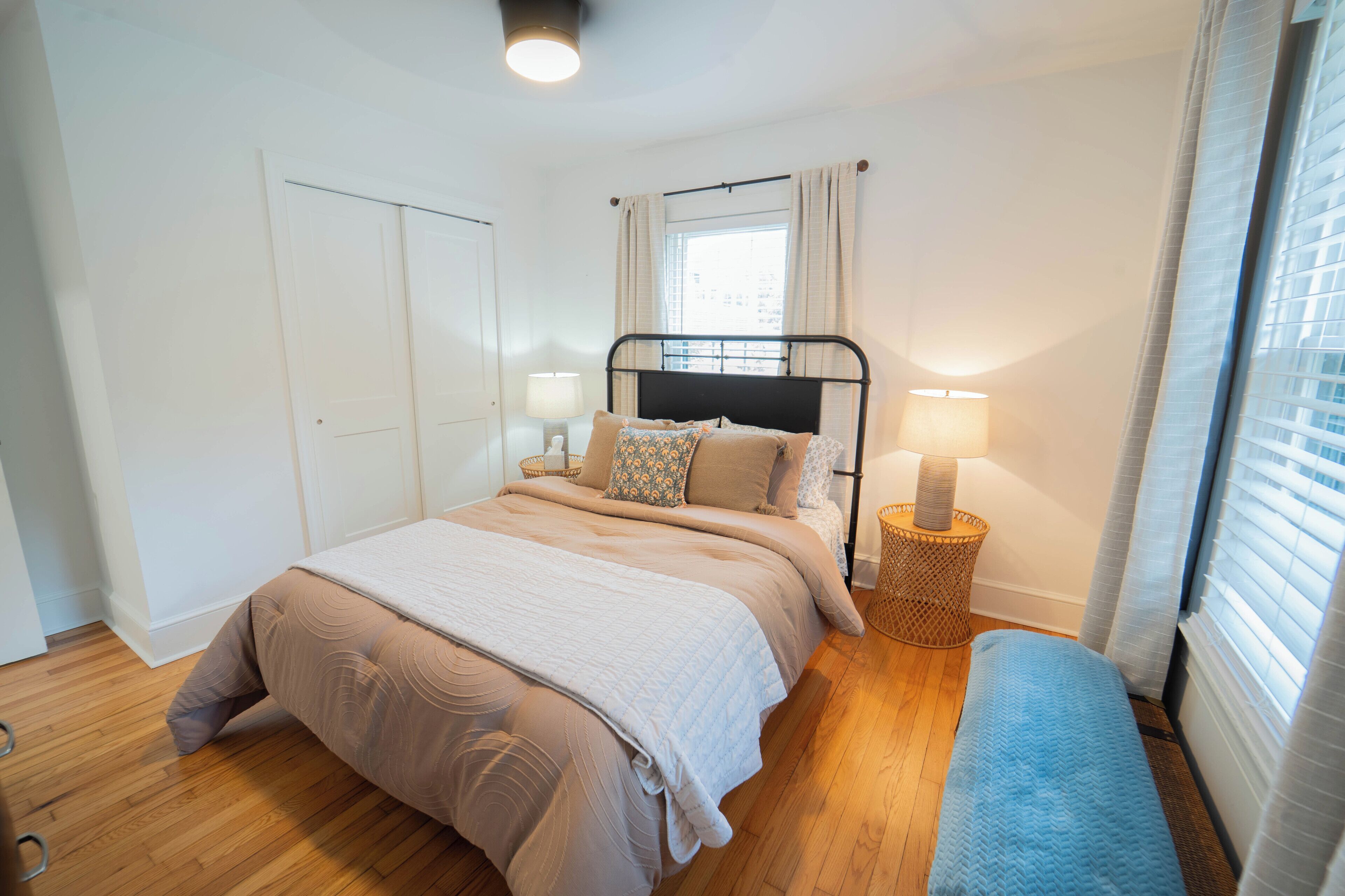 2 bedrooms, iron/ironing board, WiFi, bed sheets