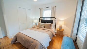 2 bedrooms, iron/ironing board, WiFi, bed sheets