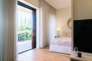 1 bedroom, travel crib, free WiFi, bed sheets