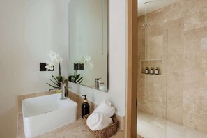 Bathroom - Brand-New Suite | Rooftop Pool + Sunsets | 3.4 (Puerto Morelos)