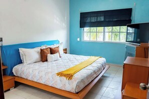 3 slaapkamers, een strijkplank/strijkijzer, wifi, beddengoed
