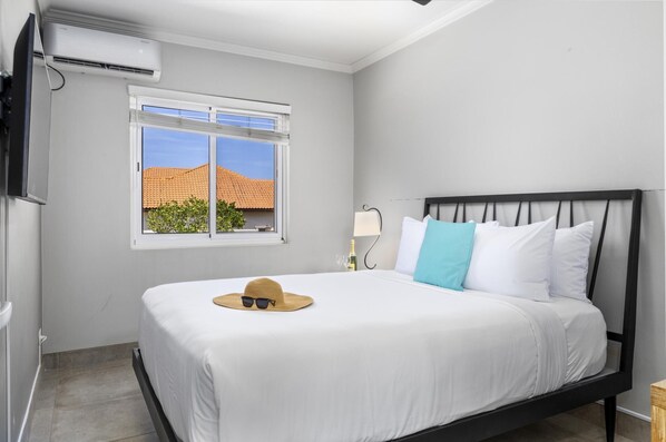 2 bedrooms, iron/ironing board, WiFi