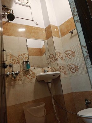 Shower, free toiletries, towels, soap