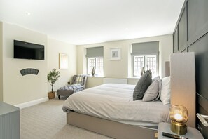 Family Room, City View | Free WiFi