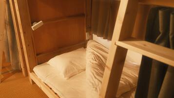 Basic Shared Dormitory, Housekeeping | Laptop workspace, free WiFi, bed sheets