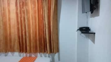 Chambre Double, vue cour intérieure | Wi-Fi gratuit