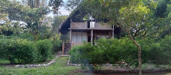 Spacious 5-bedroom cabin in charming Tena with WiFi
