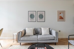 TV, stereo - Blueground | Shoreditch, pool, nr Barbican (London)