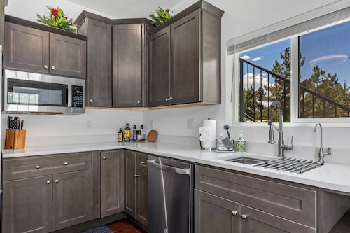 Chimney Rock Suite - Unit C - Red Rock Retreat