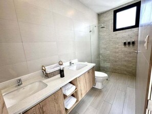 Shower, hair dryer, towels