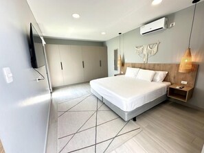 3 bedrooms, iron/ironing board, Internet, bed sheets