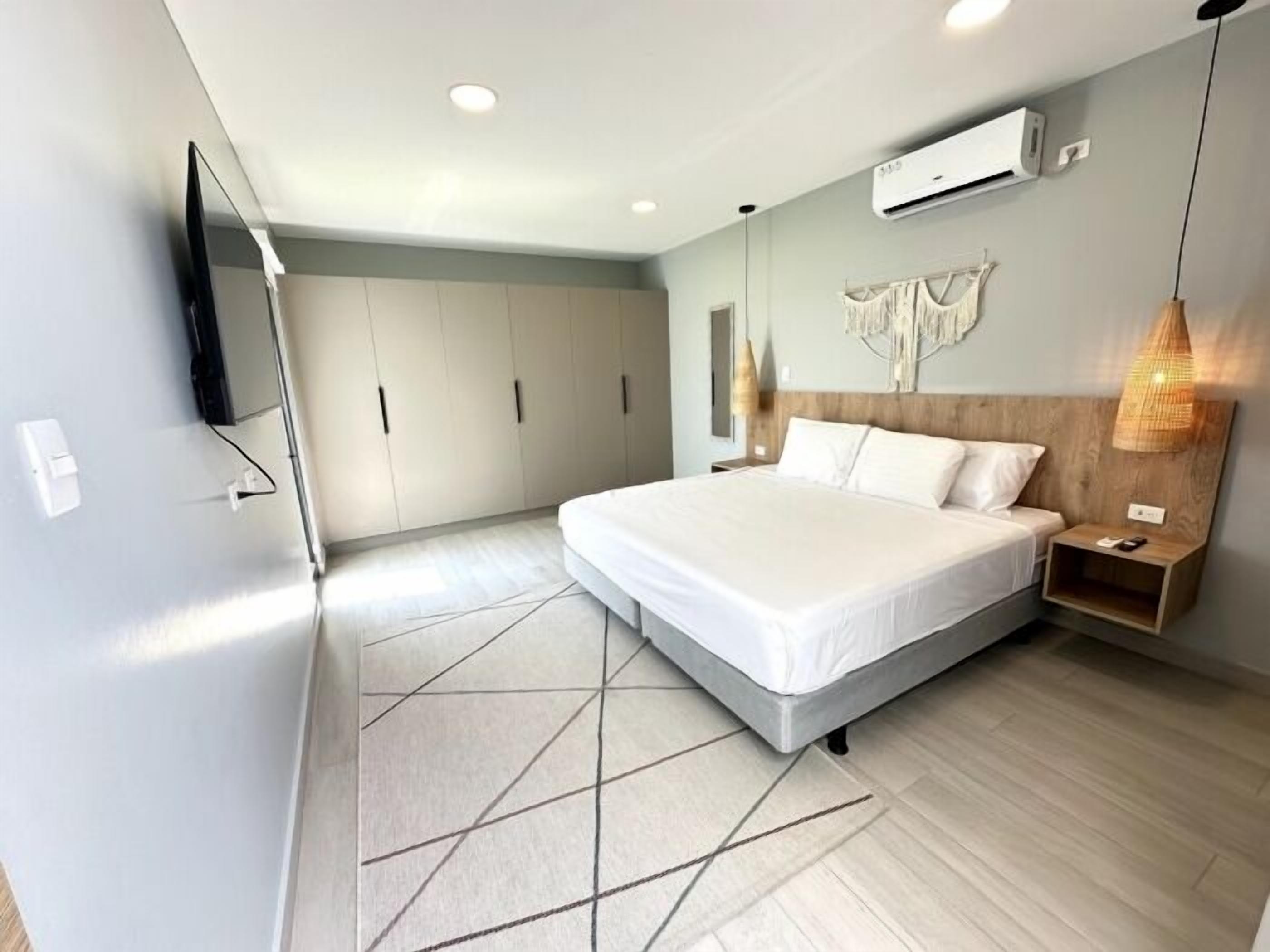 3 bedrooms, iron/ironing board, Internet, bed sheets