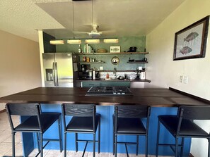 Fridge, microwave, oven, stovetop - Spacious Molokai Style Condo - Locally Owned (Kaunakakai)