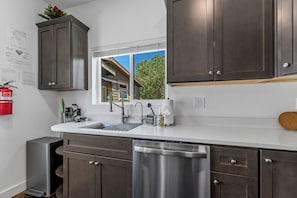 Fridge, microwave, dishwasher, coffee/tea maker - Bell Rock Suite - Unit B - Red Rock Retreat (Sedona)