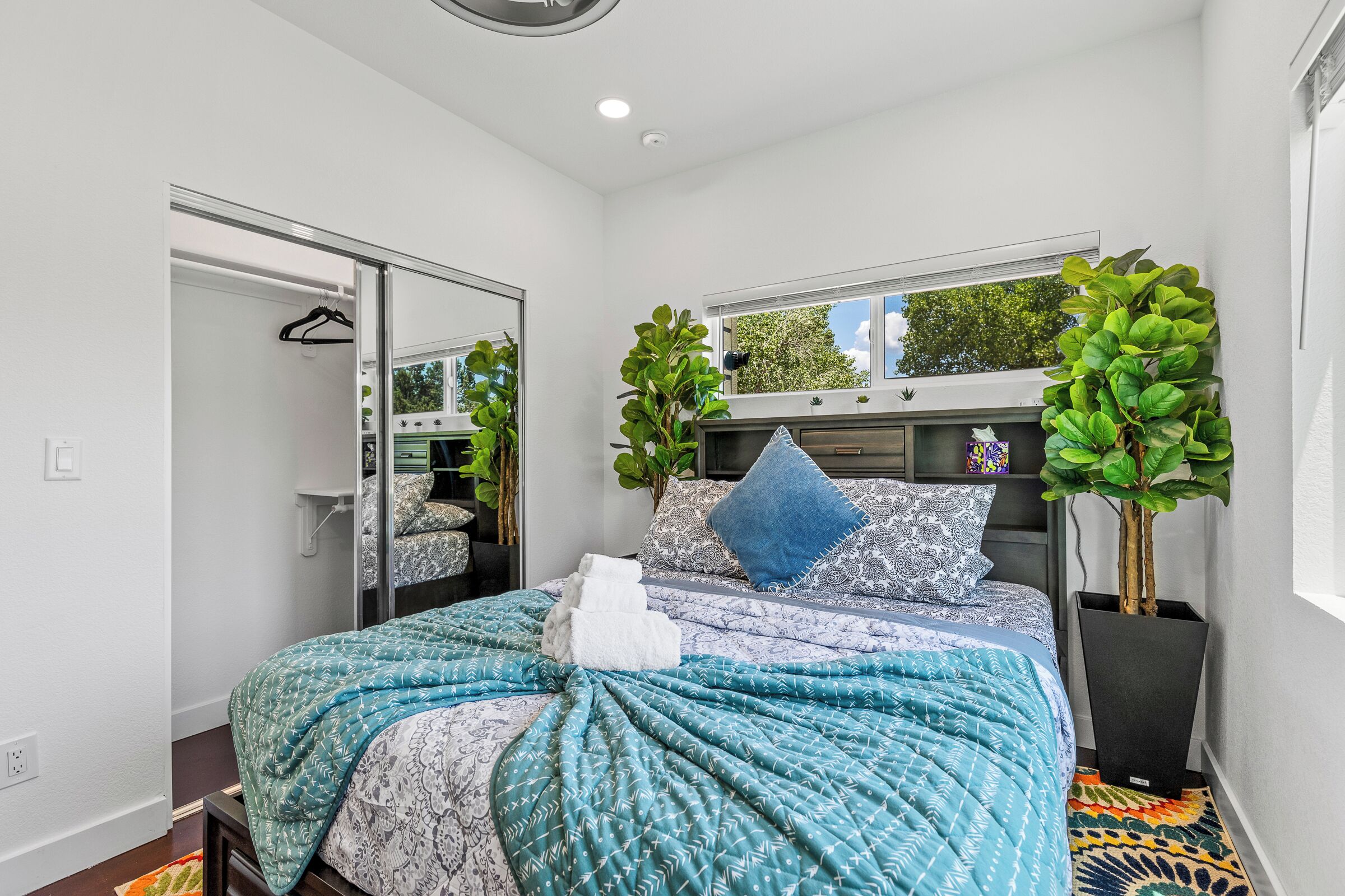 1 habitación, tabla de planchar con plancha, wifi gratis y ropa de cama 