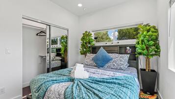 1 habitación, tabla de planchar con plancha, wifi gratis y ropa de cama