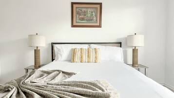 Una scrivania, ferro/asse da stiro, Wi-Fi gratuito, lenzuola