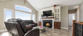 Luxurious Farmhouse on 100 acres- 45 mins from north of GTA