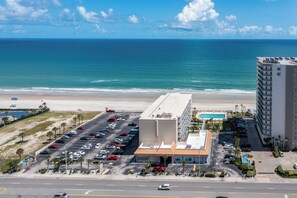 Exterior - Castaways Modern 5th Floor Ocean View | Balcony Sunrise, Beach Access, Diner (Daytona Beach)