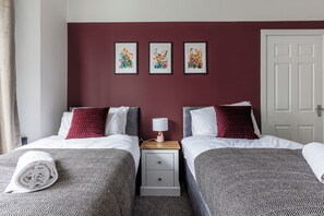 2 habitaciones, tabla de planchar con plancha y wifi gratis 