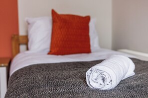 Silitysrauta/-lauta, ilmainen Wi-Fi, vuodevaatteet