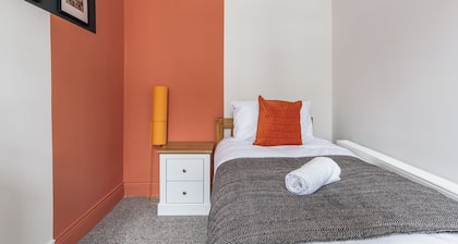 The Royal Residence - Sorley Steet, 2 minutes to Royal Sunderland Hospital
