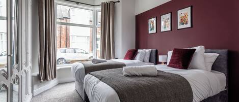 2 chambres, fer et planche à repasser, Wi-Fi gratuit, draps fournis