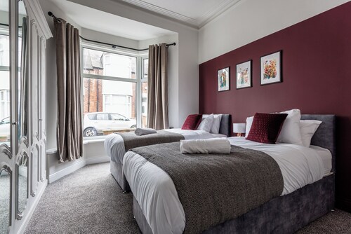 The Royal Residence - Sorley Steet, 2 minutes to Royal Sunderland Hospital