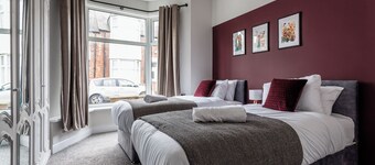 The Royal Residence - Sorley Steet, 2 minutes to Royal Sunderland Hospital