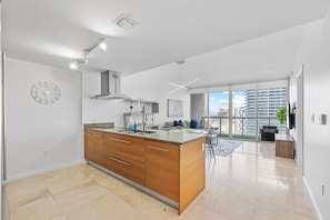 Apartment, 1 Schlafzimmer, Balkon, Stadtblick | Eigene Küche | Wasserkocher mit Kaffee-/Teezubehör