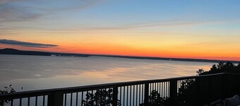Kentucky Lakefront: 6-Star Sunset Views & Private Decks 4 BR, Kayaks Boat Access