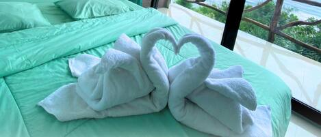 Chambre Deluxe double, vue sur la plage | Bureau, espace de travail pour ordinateurs portables