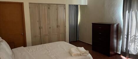 Iron/ironing board, WiFi, bed sheets