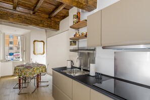 Kühlschrank, Mikrowelle, Geschirrspüler