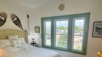 Työpöytä, silitysrauta/-lauta, ilmainen Wi-Fi, vuodevaatteet