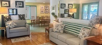 Spacious Vintage Getaway. Walkable!