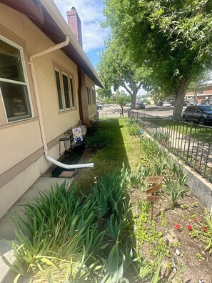 المنطقة المحيطة بالمنشأة