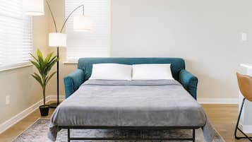 Iron/ironing board, free WiFi, bed sheets