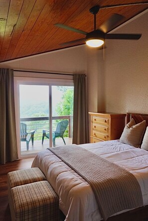 4 chambres, fer et planche à repasser, lit de bébé portatif