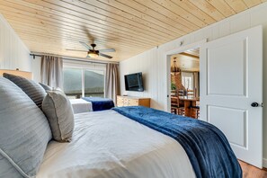 4 soverom, strykejern/-brett, reiseseng for barn og wi-fi (inkludert)